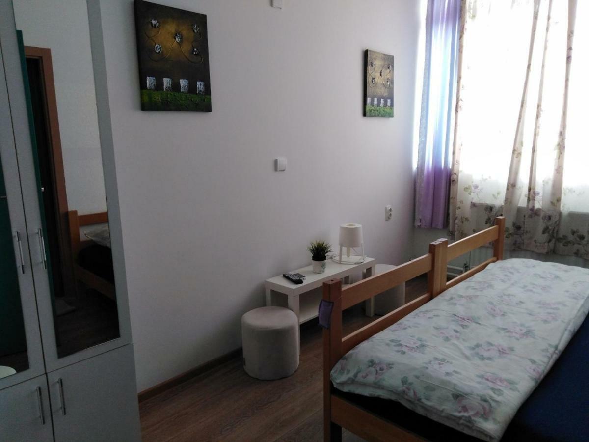 Guesthouse Night&Day 苏博蒂察 外观 照片