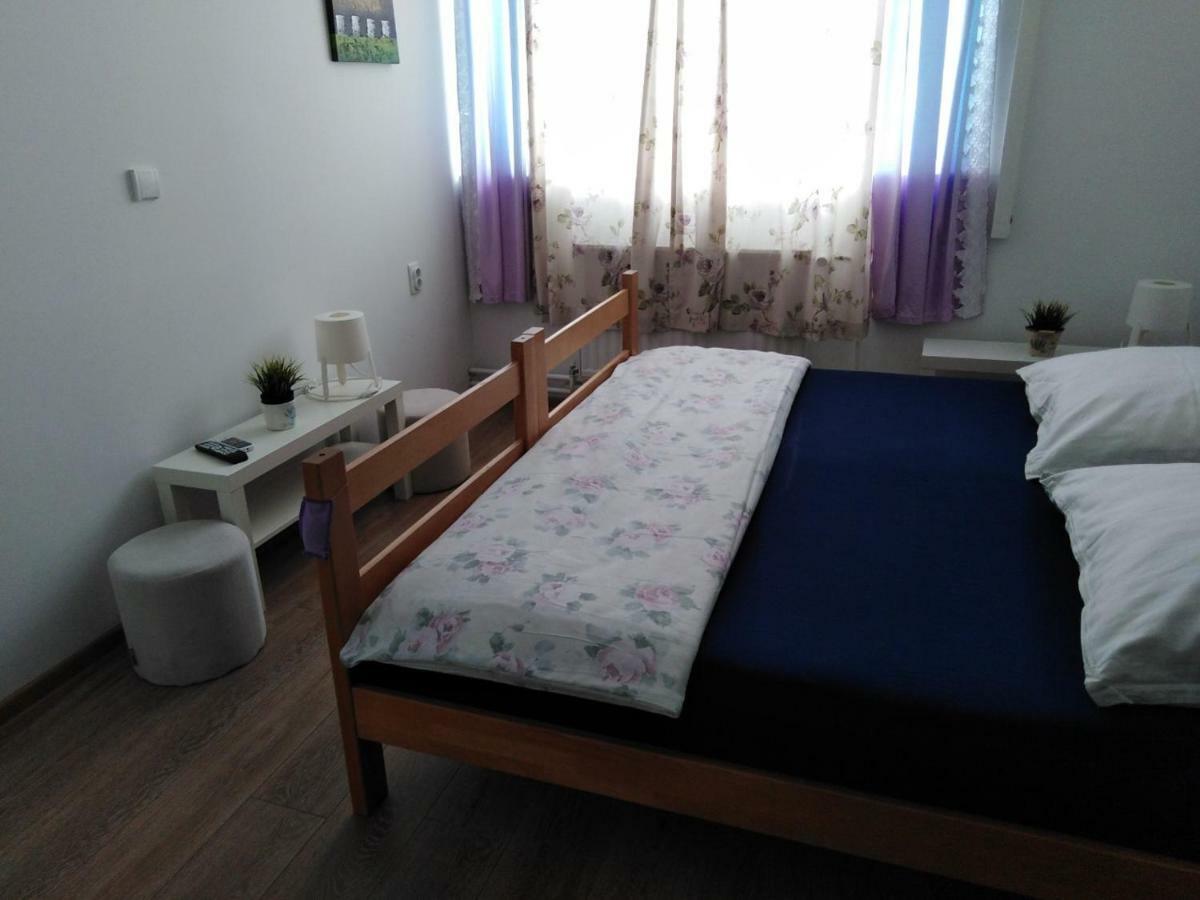 Guesthouse Night&Day 苏博蒂察 外观 照片